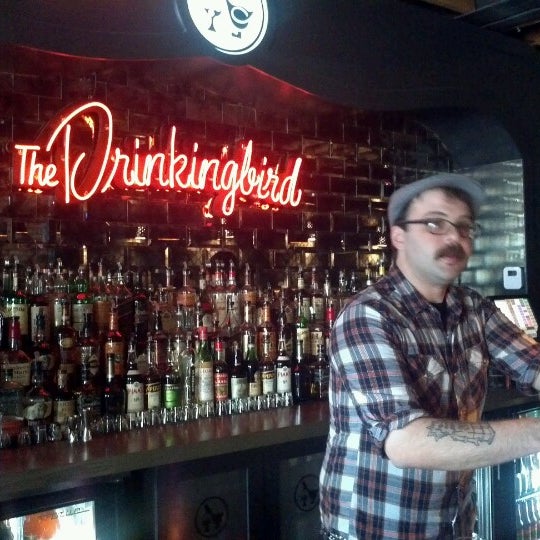 รูปภาพถ่ายที่ The Drinkingbird โดย The Local Tourist เมื่อ 6/20/2012