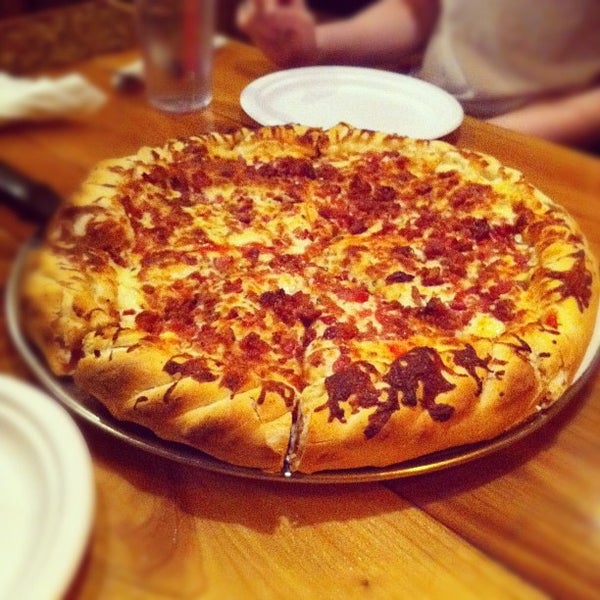 Foto tomada en Bill&#39;s Pizza &amp; Pub  por Jessica R. el 6/9/2012
