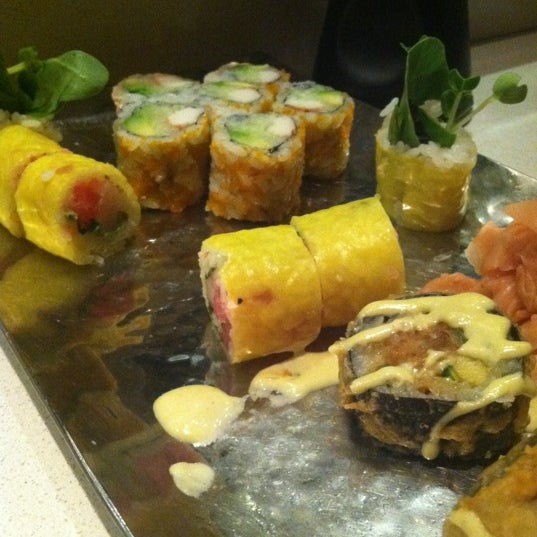 รูปภาพถ่ายที่ South Coast Sushi โดย Evan M. เมื่อ 8/26/2012