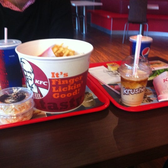 Das Foto wurde bei KFC von Wendy v. am 5/8/2012 aufgenommen