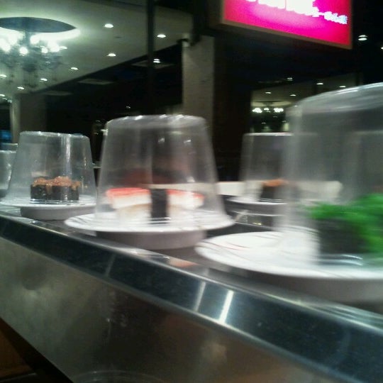 Foto diambil di Ramen-Ten | Shin Tokyo Sushi™ oleh Kuek J. pada 7/20/2012