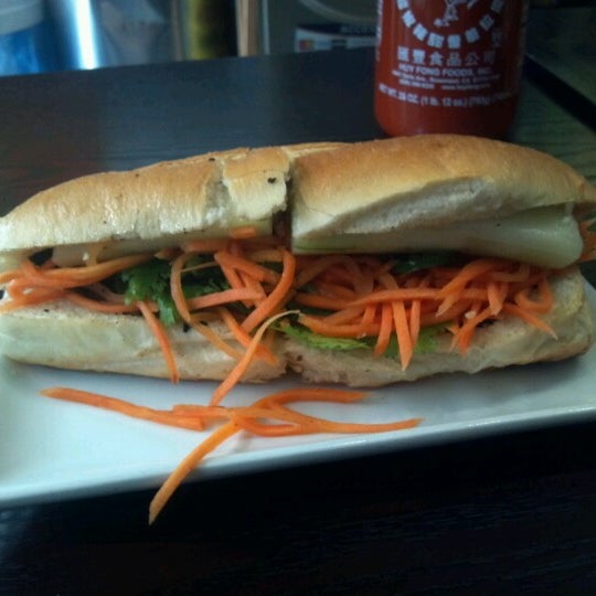Снимок сделан в Nicky&#39;s Vietnamese Sandwiches пользователем Constantino D. 8/3/2012