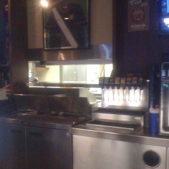 4/27/2012 tarihinde James G.ziyaretçi tarafından Reza&#39;s Pitch - Burgers &amp; Beer'de çekilen fotoğraf
