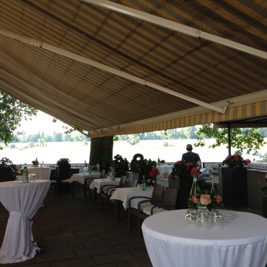 7/26/2012 tarihinde Nilsziyaretçi tarafından Restaurant Mönchenwerth Guy de Vries'de çekilen fotoğraf