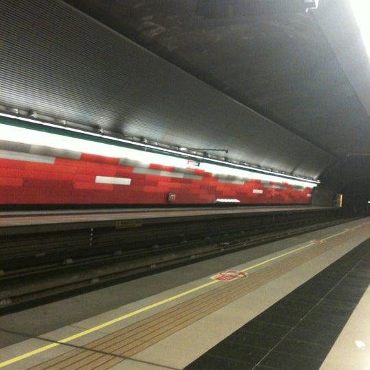 Photo taken at Metro Blanqueado by Lia A. on 9/11/2012