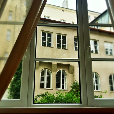 Foto diambil di K+K Hotel Fenix Prague oleh Marina G. pada 5/14/2012