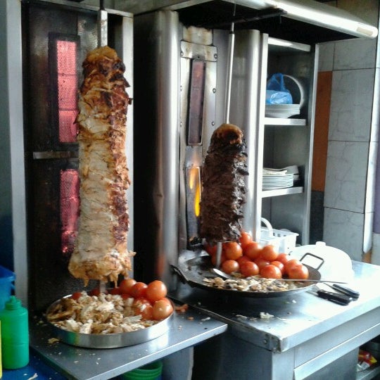 Photo prise au Döner Kabab par Danitza R. le7/14/2012