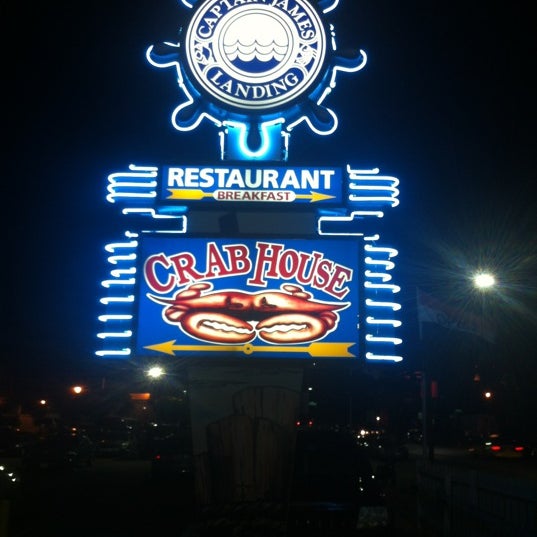 Das Foto wurde bei Captain James Landing - Restaurant and Crab House von joezuc am 7/13/2012 aufgenommen