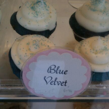 Foto tomada en Sweet E&#39;s Bake Shop  por Sharon I. el 2/17/2012