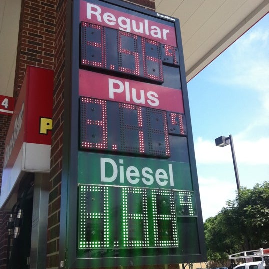 Photo taken at RaceTrac by Pelnon R. on 5/3/2012