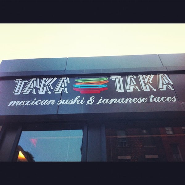 รูปภาพถ่ายที่ Taka Taka โดย Jeff S. เมื่อ 8/13/2012