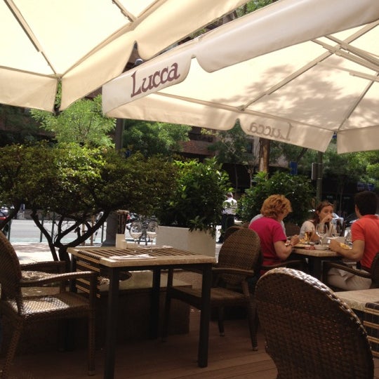 รูปภาพถ่ายที่ Lucca โดย Leti B. เมื่อ 6/9/2012