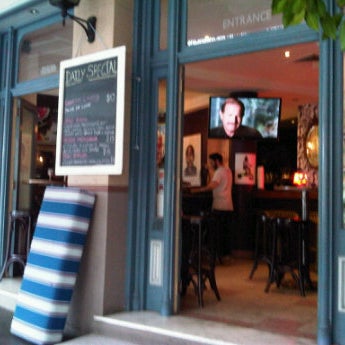 2/11/2012 tarihinde Yuta Y.ziyaretçi tarafından Bedlam Bar + Food'de çekilen fotoğraf