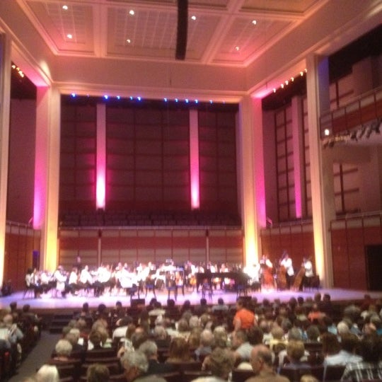 4/15/2012에 Carolina M.님이 Meymandi Concert Hall에서 찍은 사진