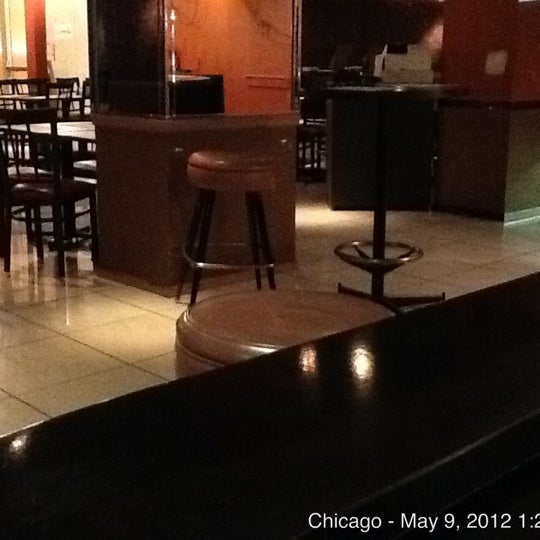 Foto tomada en Seven Bar and Restaurant  por Mohammed R. el 5/9/2012