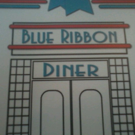 Das Foto wurde bei Blue Ribbon Diner- Burlington von Johnathan L. am 6/23/2012 aufgenommen