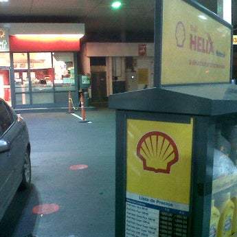 รูปภาพถ่ายที่ Shell โดย Luciano S. เมื่อ 6/11/2012