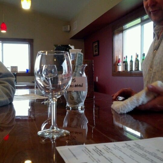 4/21/2012 tarihinde Greg S.ziyaretçi tarafından Hector Wine Company'de çekilen fotoğraf