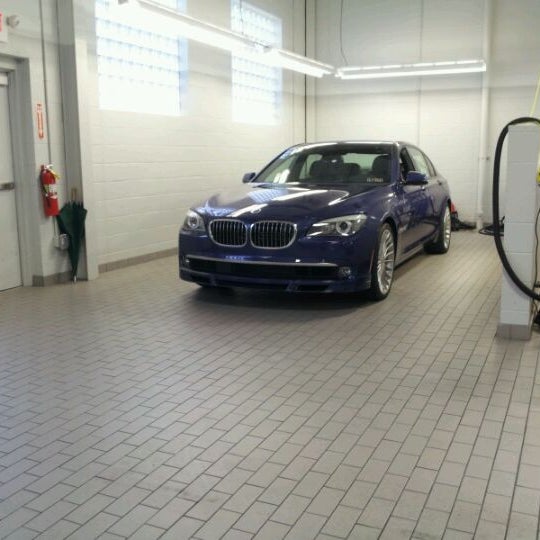 รูปภาพถ่ายที่ Faulkner BMW โดย Mason A. เมื่อ 2/4/2012