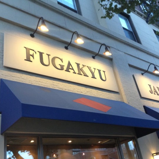 Foto tirada no(a) FuGaKyu Japanese Cuisine por Scott R. em 8/13/2012