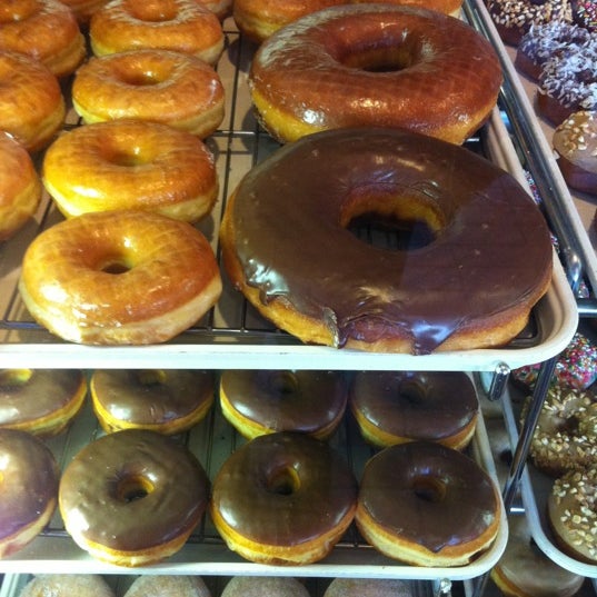 Снимок сделан в Uncle Benny&#39;s Donut &amp; Bagel пользователем Linda 2/11/2012