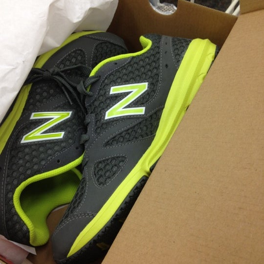 shoe carnival yellow box