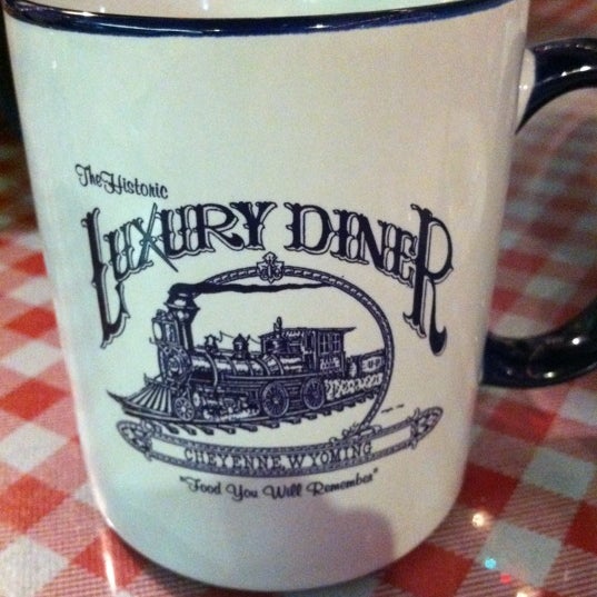 7/11/2012 tarihinde Heather M.ziyaretçi tarafından Luxury Diner'de çekilen fotoğraf
