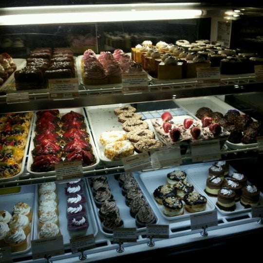3/25/2012에 Jim N.님이 Heaven Sent Desserts에서 찍은 사진