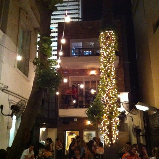 8/22/2012에 Nim G.님이 Café Europa에서 찍은 사진