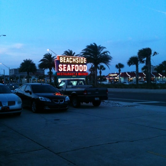 Foto tirada no(a) Beachside Seafood Restaurant &amp; Market por Brittney O. em 7/6/2012