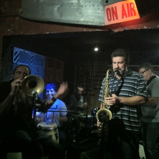 Foto scattata a Jazz nos Fundos da Anderson K. il 2/17/2012