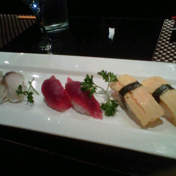 2/27/2012にDaina P.がZuma Sushi Barで撮った写真