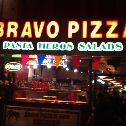 4/1/2012 tarihinde Flavia M.ziyaretçi tarafından Bravo Pizza'de çekilen fotoğraf