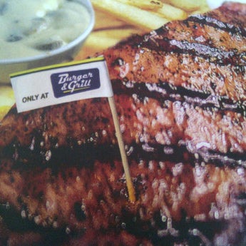 Foto scattata a Burger &amp; Grill da Leticya K. il 9/8/2012