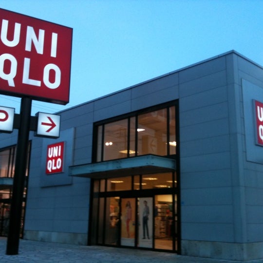 Photos At ユニクロ 南畑敷町239 3