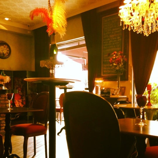 7/28/2012 tarihinde Carla R.ziyaretçi tarafından Café Sophie'de çekilen fotoğraf