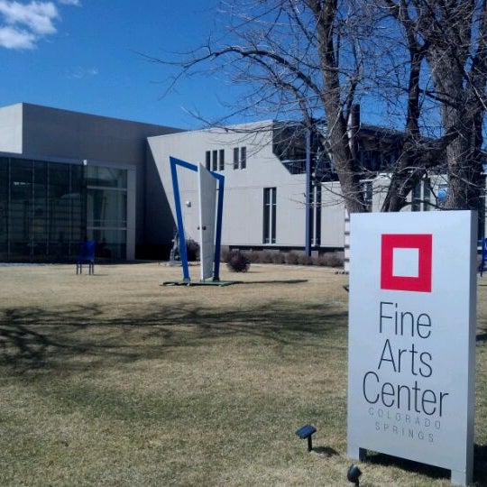 รูปภาพถ่ายที่ Colorado Springs Fine Arts Center โดย Ike H. เมื่อ 3/20/2012