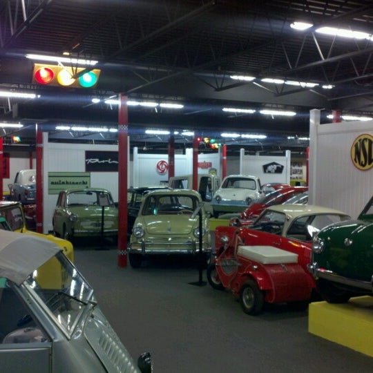 Снимок сделан в Miami&#39;s Auto Museum at the Dezer Collection пользователем Emily K. 7/17/2012