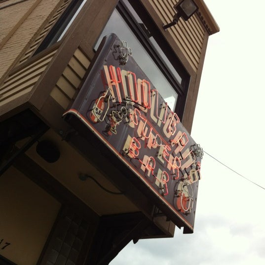 4/10/2012にPatrick S.がHooligan&#39;s Super Barで撮った写真