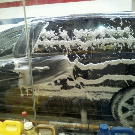 Das Foto wurde bei Imperial Hand Car Wash von Gerald V. am 6/21/2012 aufgenommen