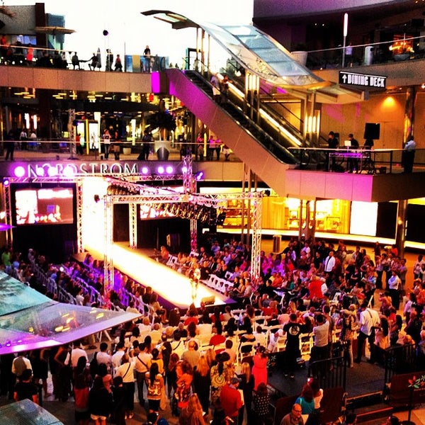 Santa Monica Place - Shopping Mall in Downtown Santa Monica