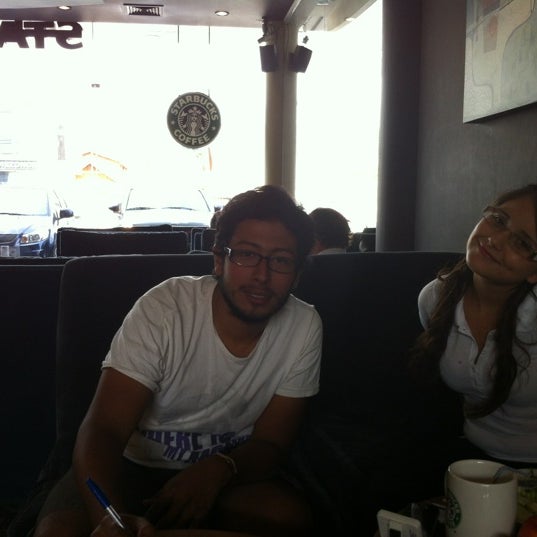 3/12/2012 tarihinde Natalia F.ziyaretçi tarafından Starbucks'de çekilen fotoğraf