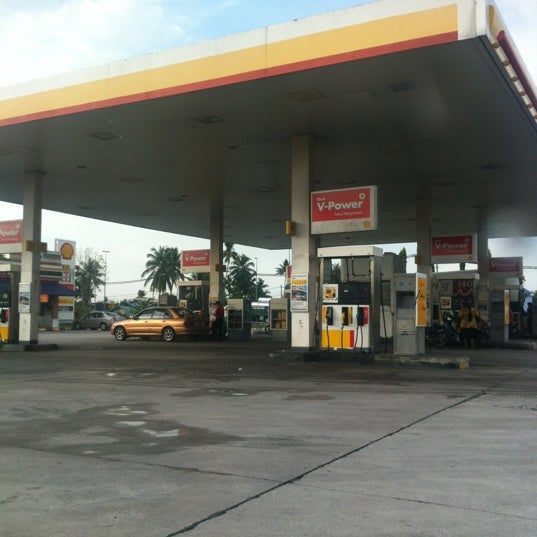 Photo taken at Shell by liewtc on 5/12/2012