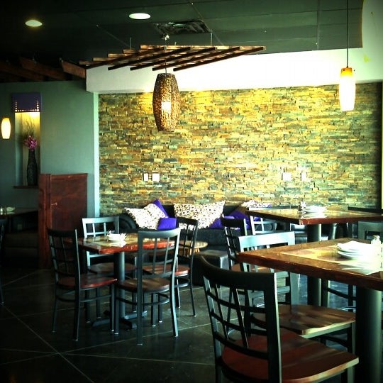 Das Foto wurde bei Orchid City Fusion Cafe von Megan C. am 4/11/2012 aufgenommen