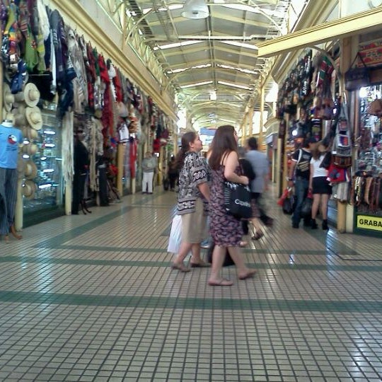 รูปภาพถ่ายที่ Mall Paseo Arauco Estación โดย Diego C. เมื่อ 3/15/2012