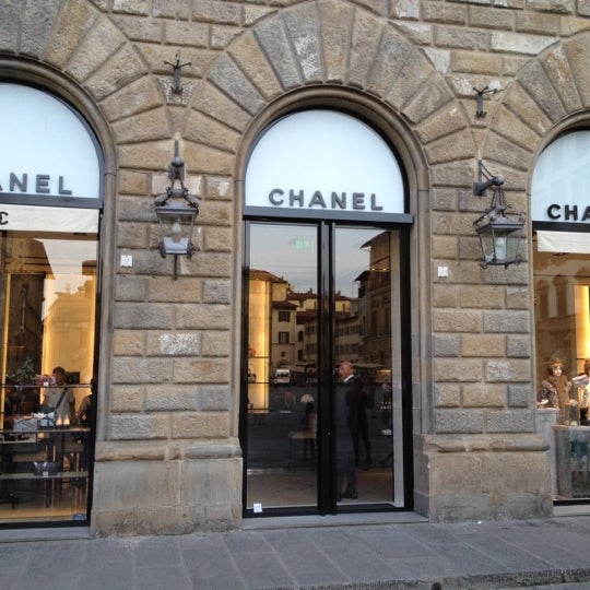 Chanel Boutique - Boutique in Centro