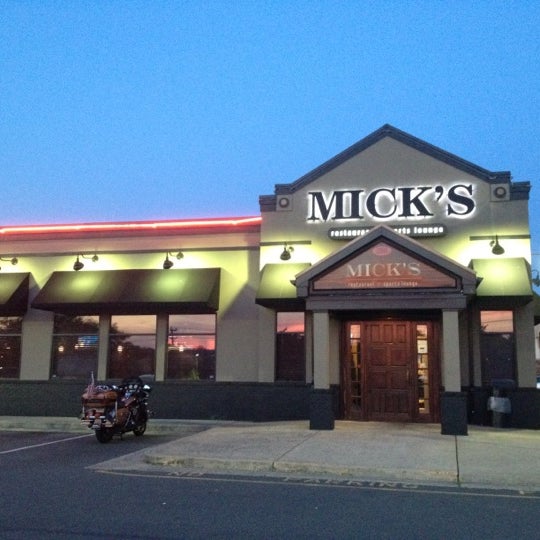 6/11/2012에 Eric K.님이 Mick&#39;s Restaurant &amp; Sports Lounge에서 찍은 사진
