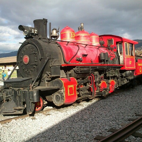 รูปภาพถ่ายที่ Estación de Tren Chimbacalle โดย Daniel D. เมื่อ 8/20/2012