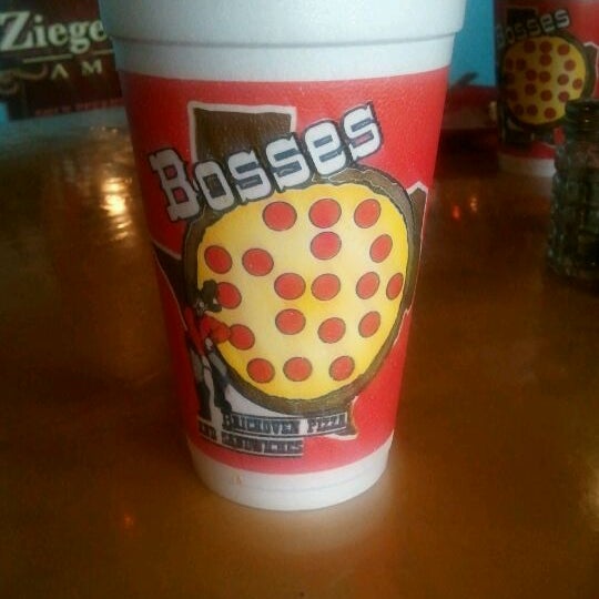 Foto tirada no(a) Bosses Pizza - Keller por Kimberly H. em 3/20/2012