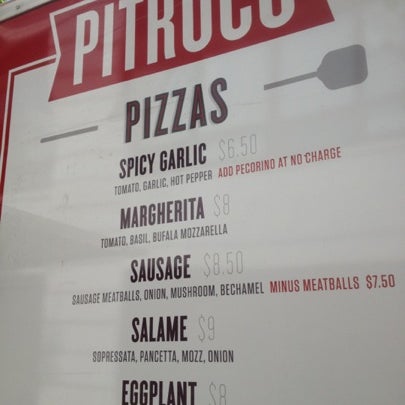 รูปภาพถ่ายที่ Pitruco Mobile Wood-Fired Pizza โดย James L. เมื่อ 8/21/2012
